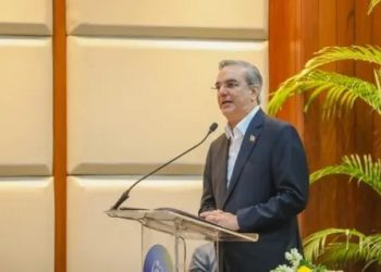 Abinader encabeza acuerdo con 13 universidades para la Reforma Educativa Policial