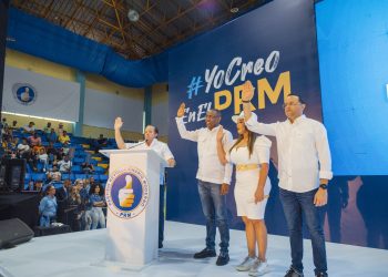 Diputado Carlos Sánchez, del PLD, levanta la bandera del PRM