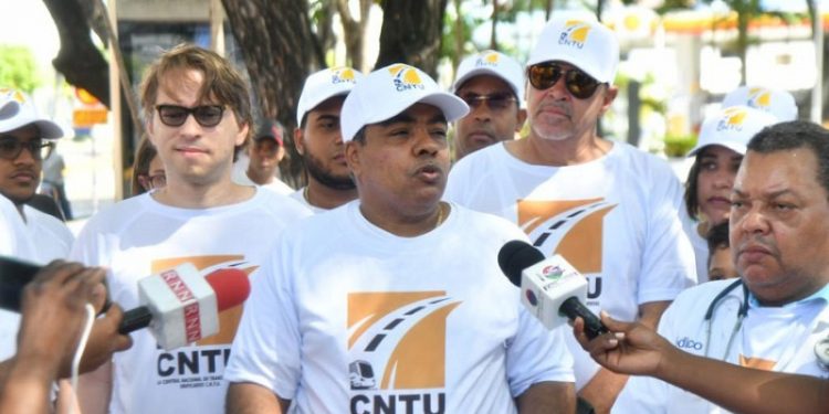 Transportistas realizan cruzada para generar conciencia sobre los accidentes de tránsito