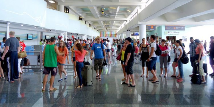 Casi 3 millones turistas visitaron RD de enero a marzo, según MItur