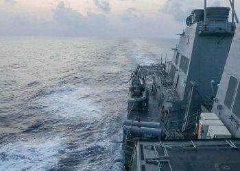 Un destructor de EE.UU penetra en aguas reclamadas por China