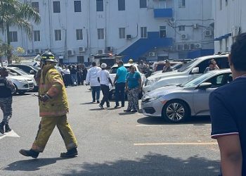 Explosión en la sede de la Policía deja a varias personas heridas