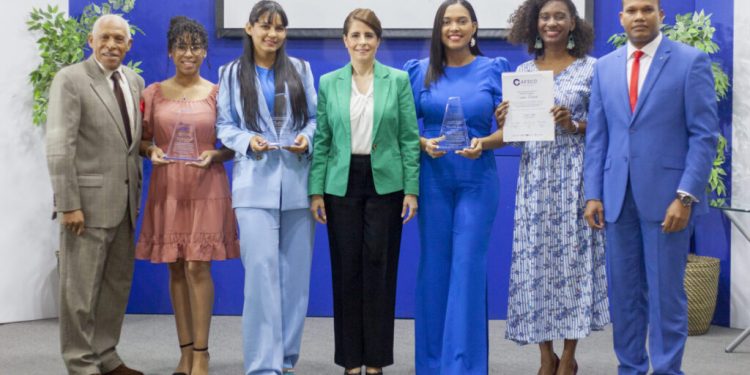 Caesco realiza primera entrega de los premios «Periodismo de Juventud 2023»