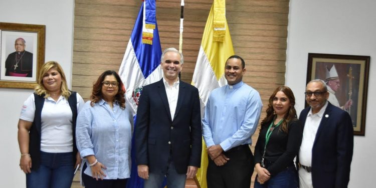 Ministro afirma Gobierno sigue política en favor de empleos