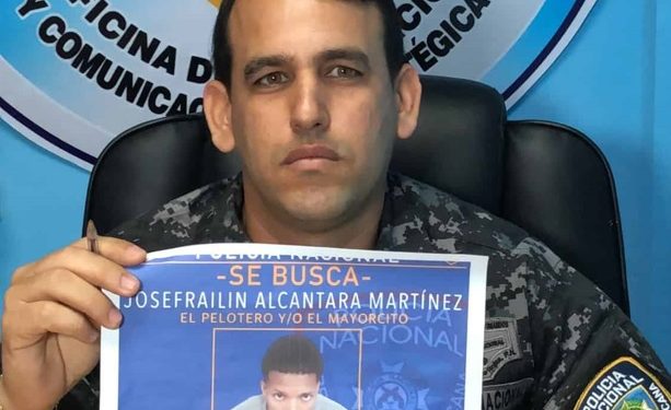 Sigue prófugo ex-prospecto de MLB acusado de homicidio en Santiago