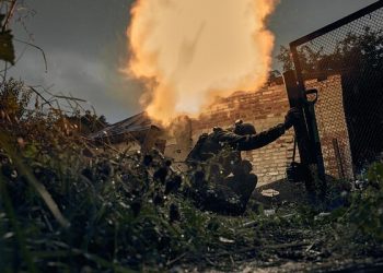 Rusia dice que atacó anoche en Ucrania almacenes de municiones de las tropas ucranianas