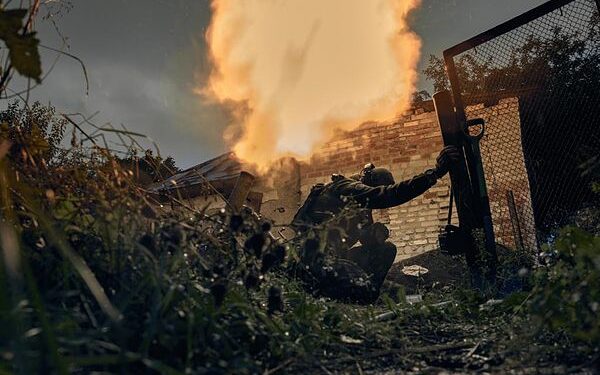 Rusia dice que atacó anoche en Ucrania almacenes de municiones de las tropas ucranianas