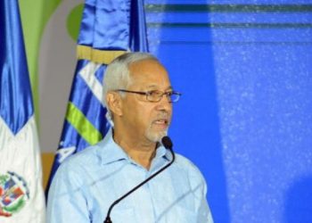 Ángel Hernández niega que haya renunciado y se siente “muy contento” como ministro de Educación