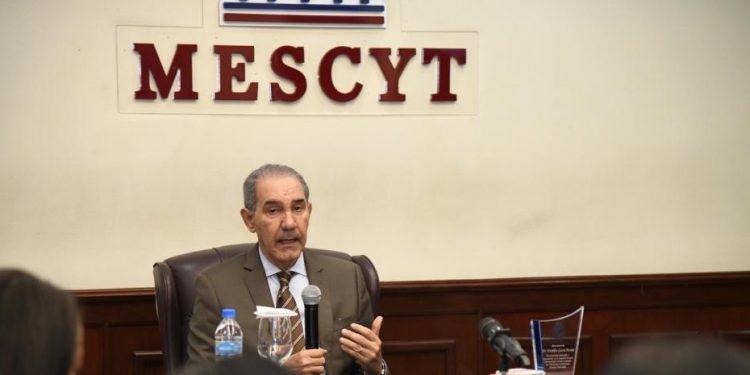 El 40 % de las becas disponibles en Canadá para dominicanos se pierde por no dominar el inglés