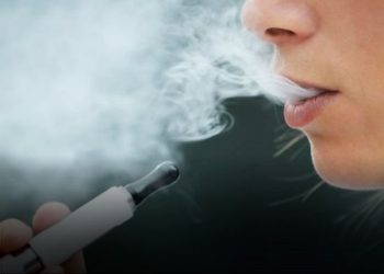Negocios de vapes intranquilizan a escuelas en Santiago