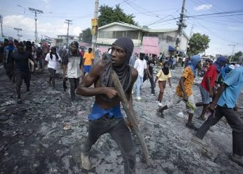 Dice haitianos toman justicia en sus manos, luchan contra bandas