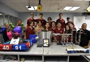 Estudiantes dominicanos desarrollan reactor para convertir sargazo y plástico en combustible