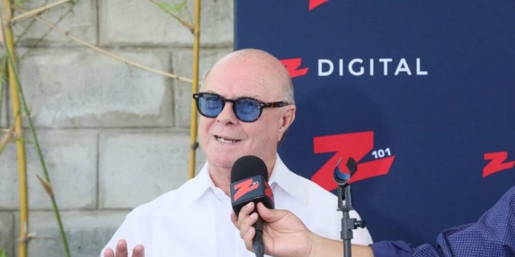 Hipólito valora Teleférico de Los Alcarrizos; pide limitar la importación de vehículos para mejorar transporte