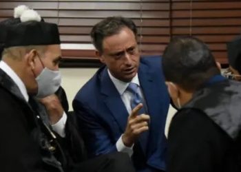 Juez rechaza quitar grilletes a Jean Alain