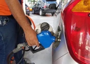 Gobierno baja precios de la mayoría de los combustibles