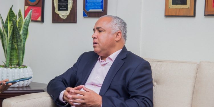 Comerciantes dicen precios artículos comienzan a bajar