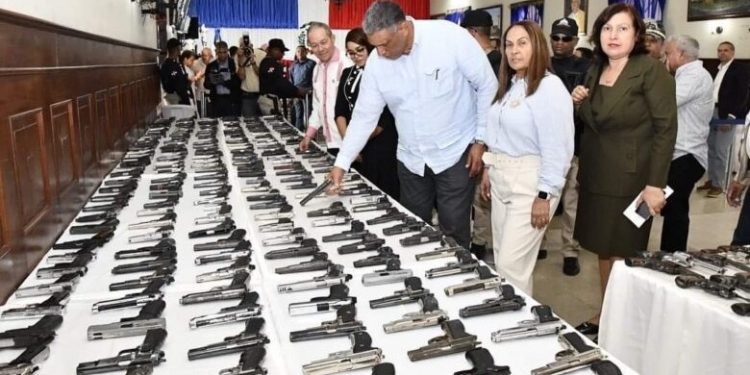Interior y Policía recibe 719 armas decomisadas en provincia Duarte