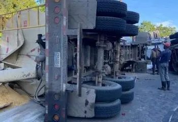 Se entrega conductor de patana chocó contra autobús escolar en Hato Mayor