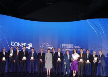 Conep apoya llamado a despolitizar sector educativo