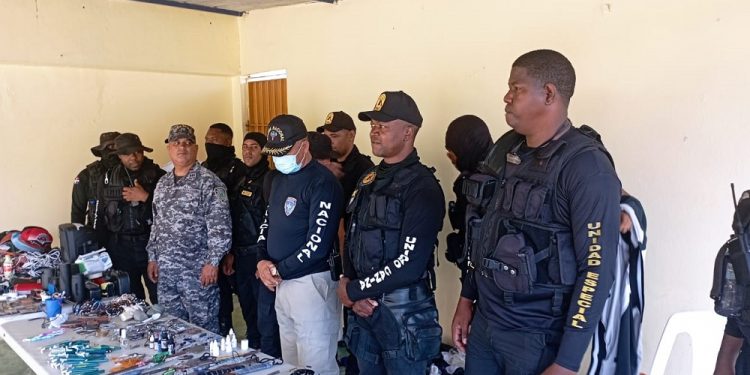 Decomisan armas y drogas en penal Rafey Santiago