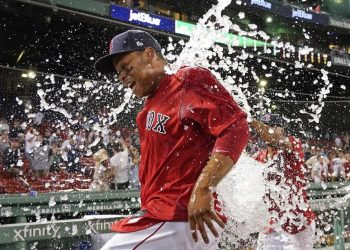 Dominicano Rafael Devers pega jonrón 150 en su carrera en las GL