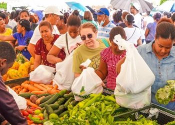 Miles de personas asistieron a la primera feria Inespre con las madres