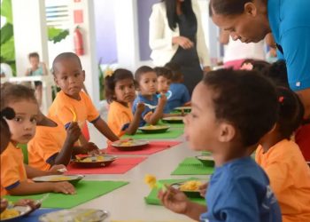 Educación licitará 400 aulas móviles para nuevo año escolar