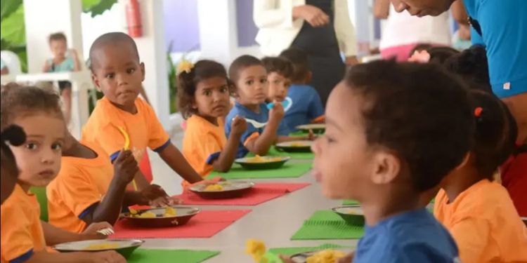 Educación licitará 400 aulas móviles para nuevo año escolar