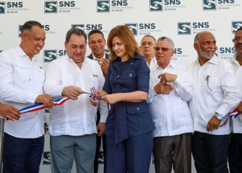 Gobierno entrega Centro de Primer Nivel remozado y equipado en Mendoza, Santo Domingo Este