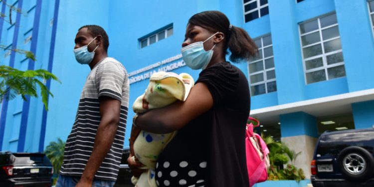Haitianas acuden a parir hasta sin chequeos previos