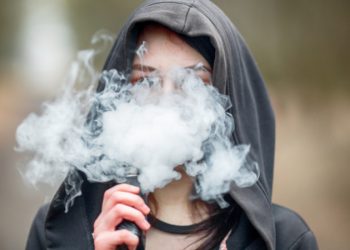 Proyecto de ley evitará uso de vapes en escuelas