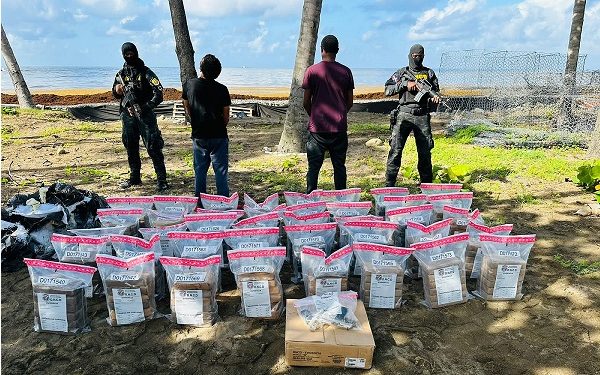 Detienen a dos y ocupan 240 paquetes de cocaína en SDE