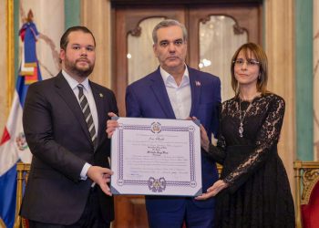 Presidente Luis Abinader concede condecoración póstuma a Orlando Jorge Mera en la Orden del Mérito Duarte, Sánchez y Mella