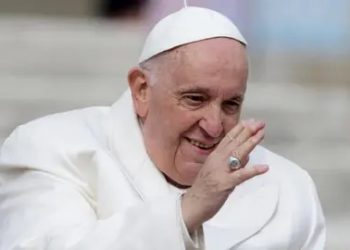 El papa se encuentra bien y los controles son buenos tras la operación