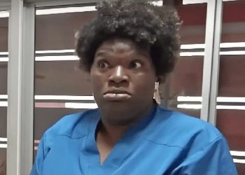 Allanan casas Elizabeth Silverio tras orden de arresto en su contra