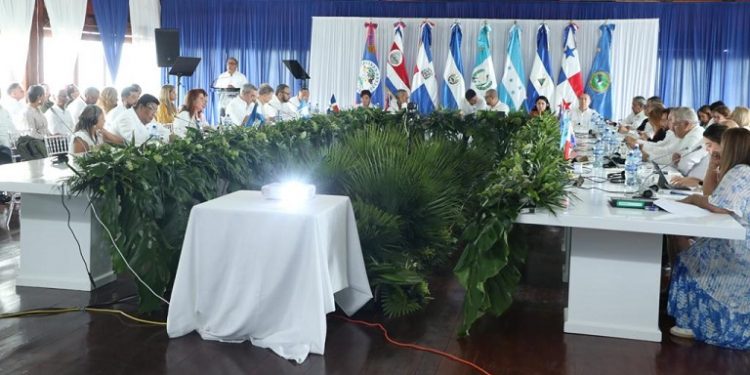 Por llamado de RD, El Salvador instalará oficina cooperación en Haití