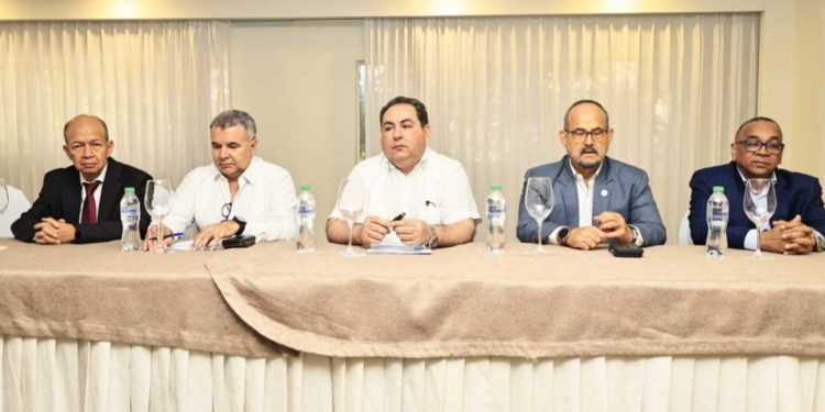 SNS y Sociedad de Ginecología realizan taller “Prácticas para Mejorar Salud Materno Fetal”