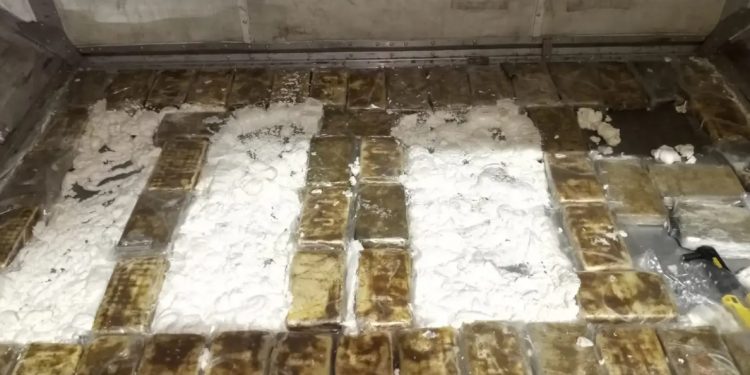 DNCD se incauta 58 paquetes de cocaína en piso de contenedor en el AILA 