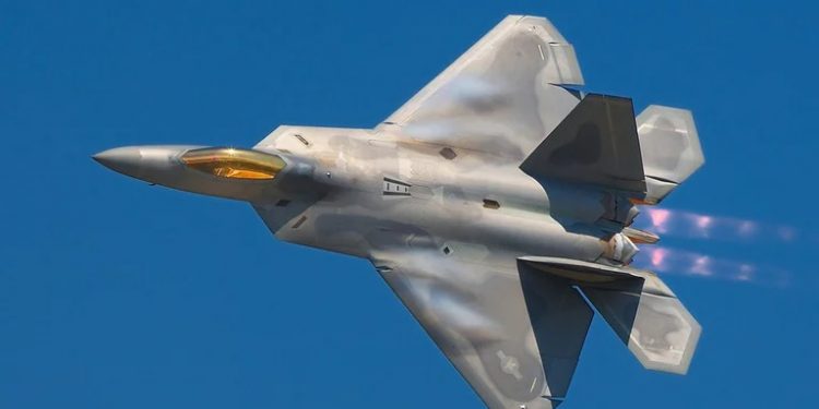 EU despliega cazas F-22 en Medio Oriente para frenar amenaza Rusia