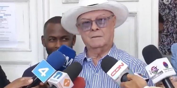 Hipólito arremete contra Leonel; dice no sabe nada de planificación