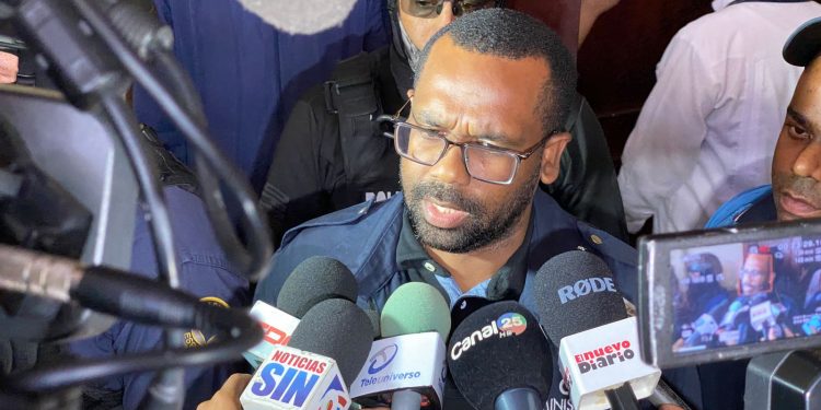 Fiscal de Santiago confirma apresamiento de varias personas en allanamientos de Operación Halcón IV