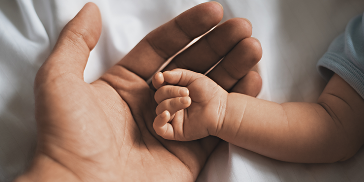 Acuerdan 10 días laborables para la licencia de paternidad