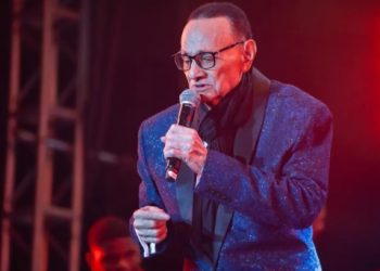 Arropado en aplausos Luis Segura le pone fin a 61 años de carrera