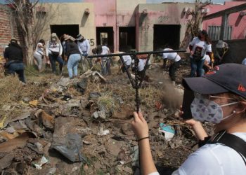Madres de desaparecidos hallan cadáveres en fosas clandestinas en México