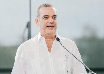 Abinader retoma agenda de trabajo; visita por cuarta vez la Policía Nacional