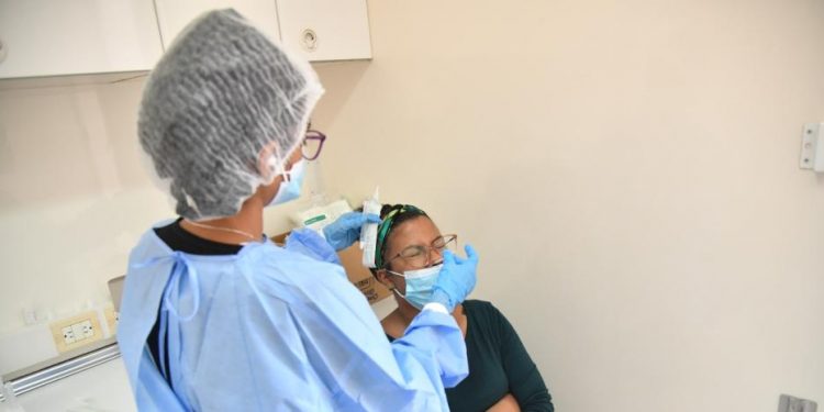 Salud Pública notifica 1,544 casos de covid y la positividad semanal es de 30.87%