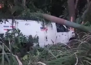 Al menos cinco heridos tras accidente de tránsito de un minibús en Santiago Rodríguez