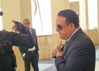 Alexis Medina dice que tiene enfermedad en los ojos y aplazan juicio