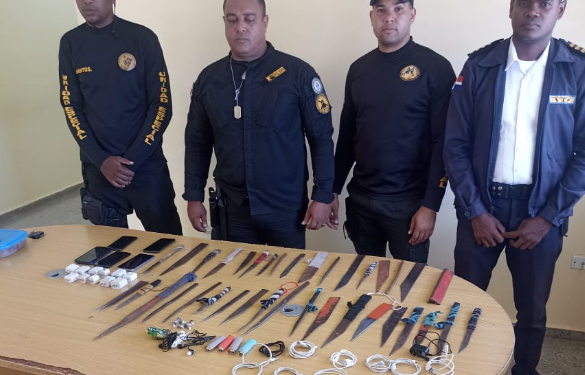 Ocupan durante operativo cortopunzantes, aparatos electrónicos y tabaco a presos de Centro El Pinito, La Vega
