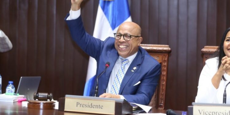 Diputados convierten en ley proyecto que reconoce el lenguaje de señas en el país